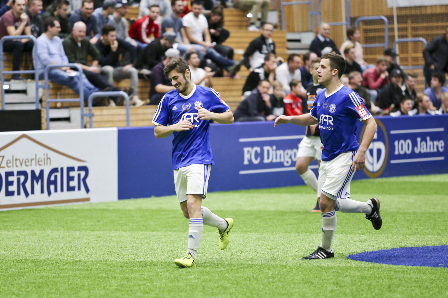 Viertelfinale zum Ziel FC Dingolfings Coach Florian Baumgartl blick